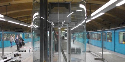 Frankfurt regional einkaufen - Handwerk: Tischler - Hessen Süd - Verglasung eines Fahrstuhls mit gebogenen Gläsern bei der alten Oper in Frankfurt - Lippold GmbH Glaserei - Glasbau