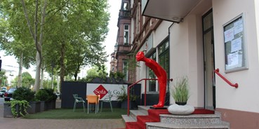 Frankfurt regional einkaufen - Möbel und Deko: Vitrinen - Hessen - Sofa & Co
